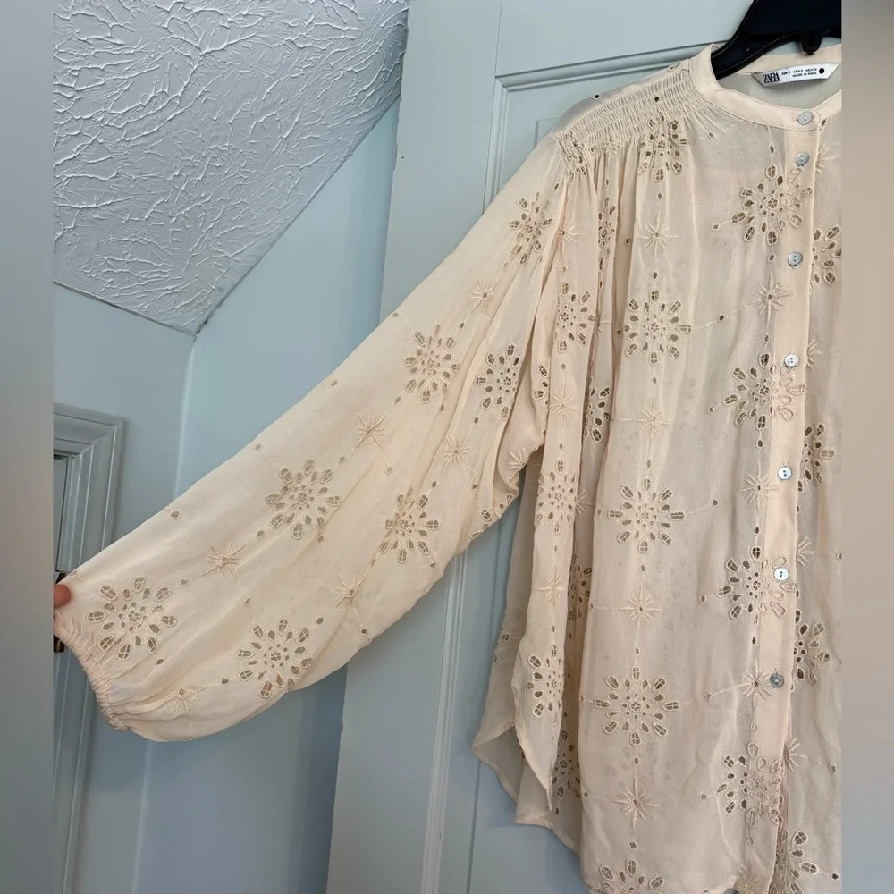 Zara S Cream Eyelet Button-Front Blouse - Picture 3 of 7